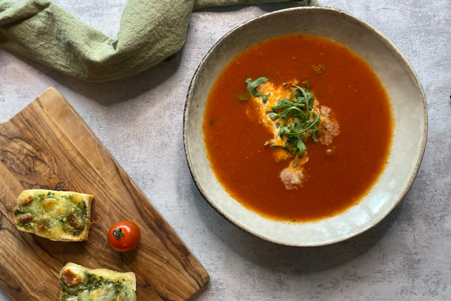Tomatensoep met Pesto Mozarella Broodje